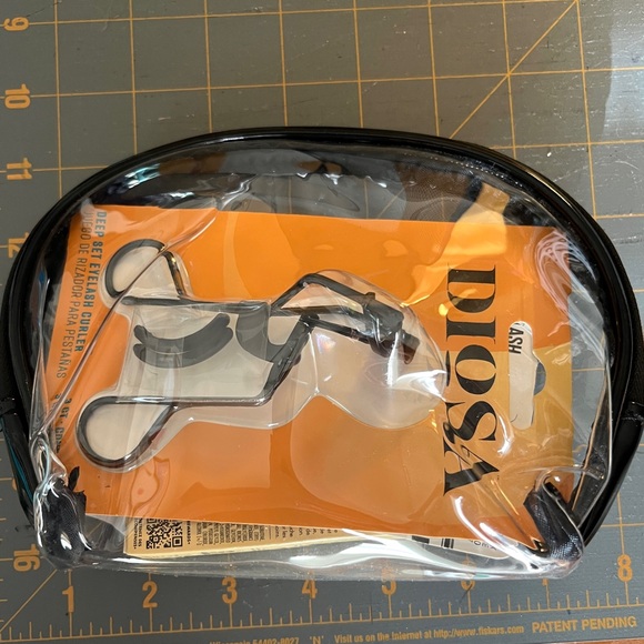 Makeup Bag NWT Eyelash curler Lash Sensational mascara and E.L.F Vanilla Lipbalm - Picture 5 of 5